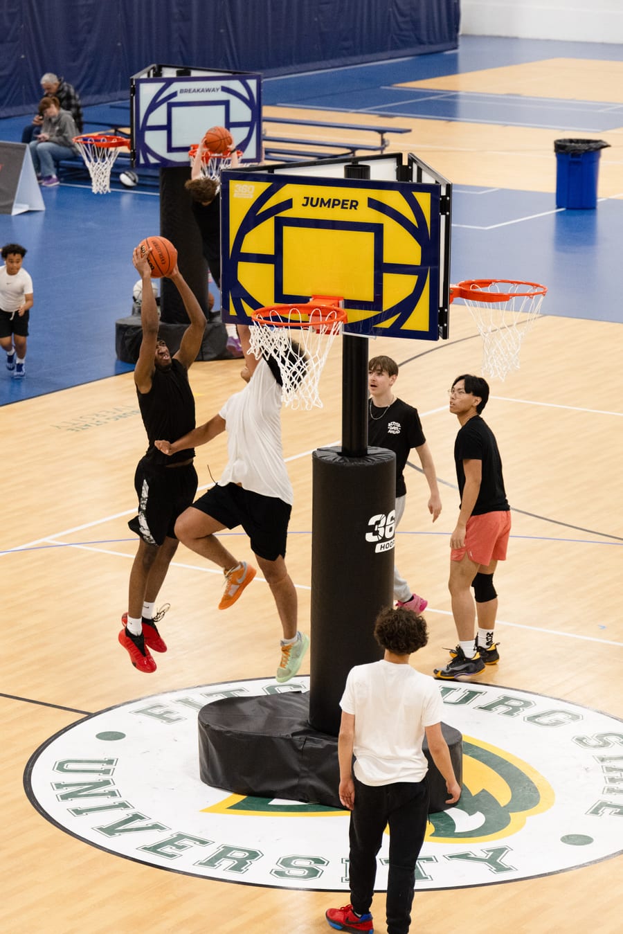 Players around a yellow JUMPER 360 Hoops setup